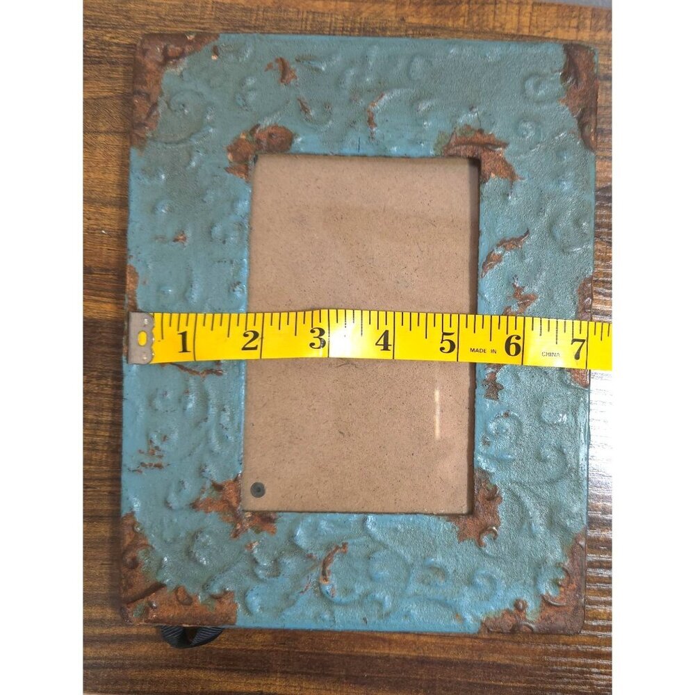 3 Embossed Metal Frames Rustic Distressed Red Green Blue 4x6 CreativeCo-Op - Picture 14 of 15